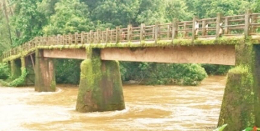 Bagwada Bridge may collapse, fear Morlem villagers