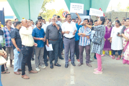 Baina Residents Protest Against MPA Over Gates at Flyover Entry and Exit Ramps