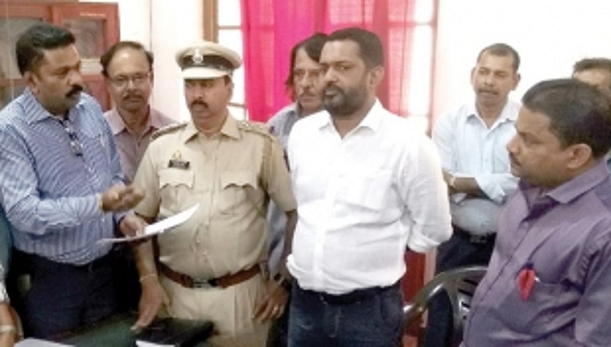 Baina locals demand action against roadside fish vendors