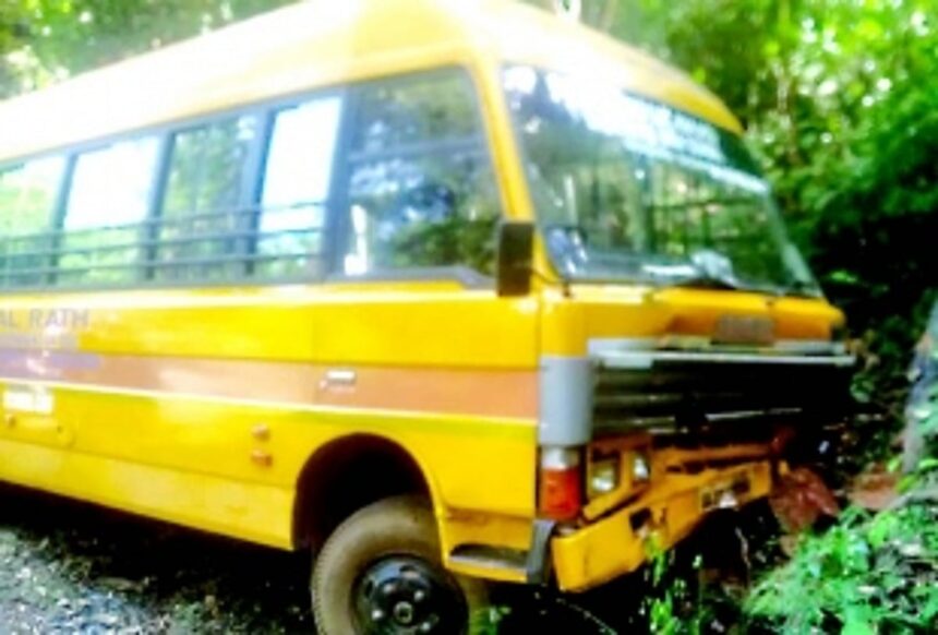 Bal Rath driver avoids major tragedy in Sanguem; students, teachers escape with minor injuries