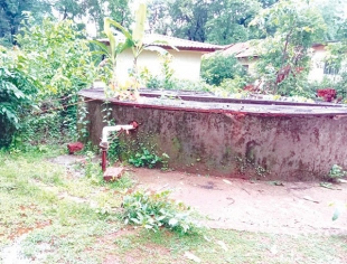 Bambar villagers urge govt  to clean drinking water well