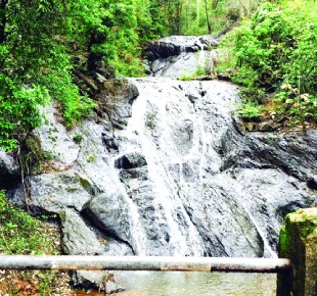 Bamonbudo waterfall flows again
