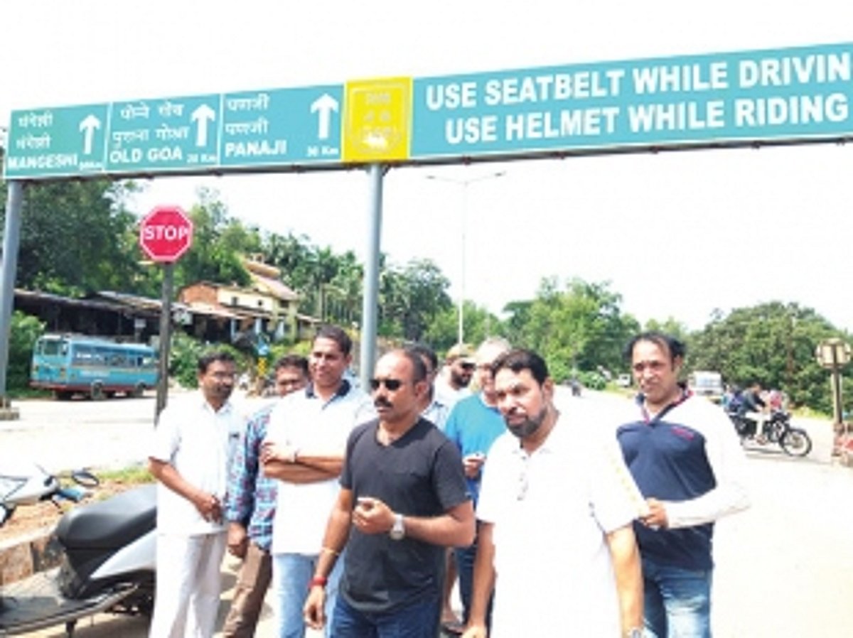 Bandora villagers demand traffic signal  at KTC junction before opening road