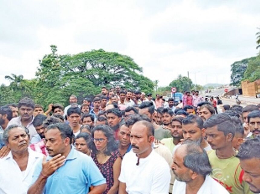 Bandora villagers protest for underpass at KTC Junction 1 Bandora villagers protest for underpass at KTC Junction