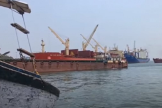 Barge drifts, causes damage to fishing boats at Vasco