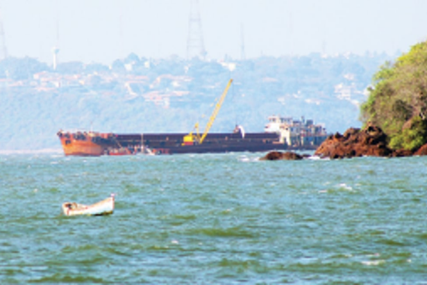 Barge with 900 tonnes of ore hits sunken trawler, grounded in Vasco