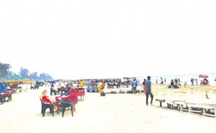 Beach beds, furniture continue to encroach Pernem’s coastline
