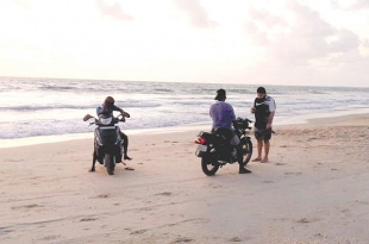 Beach or road?  Beach goers make Salcete beaches a highway for their vehicles