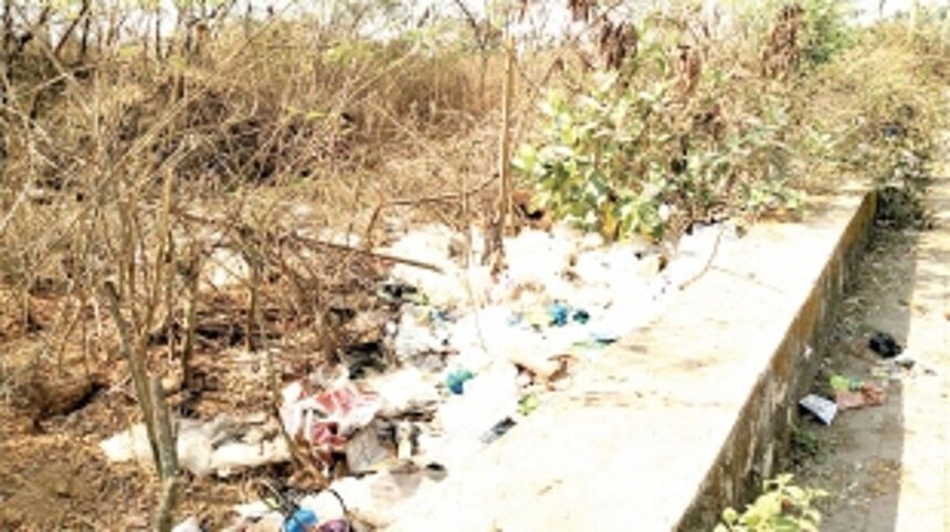 Beautified spots at Dhargalim turn into garbage dump 1 Beautified spots at Dhargalim turn into garbage dump