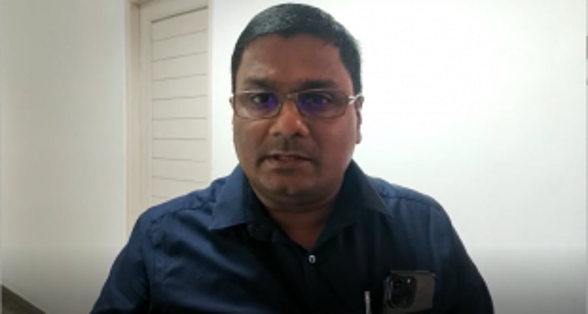 Benaulim MLA Venzy Viegas attends the Assembly under protest