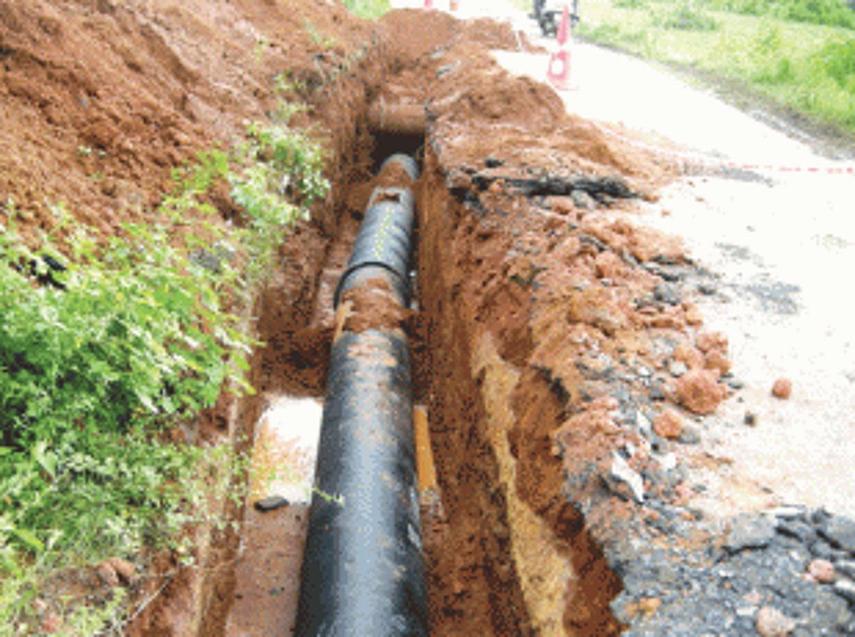 Benaulim parishioners stop  laying of water pipeline