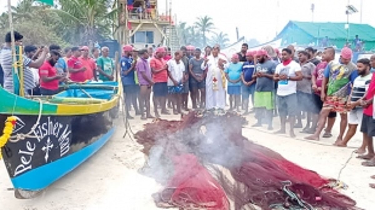 Benaulim ramponkars demand action against illegalities by trawlers