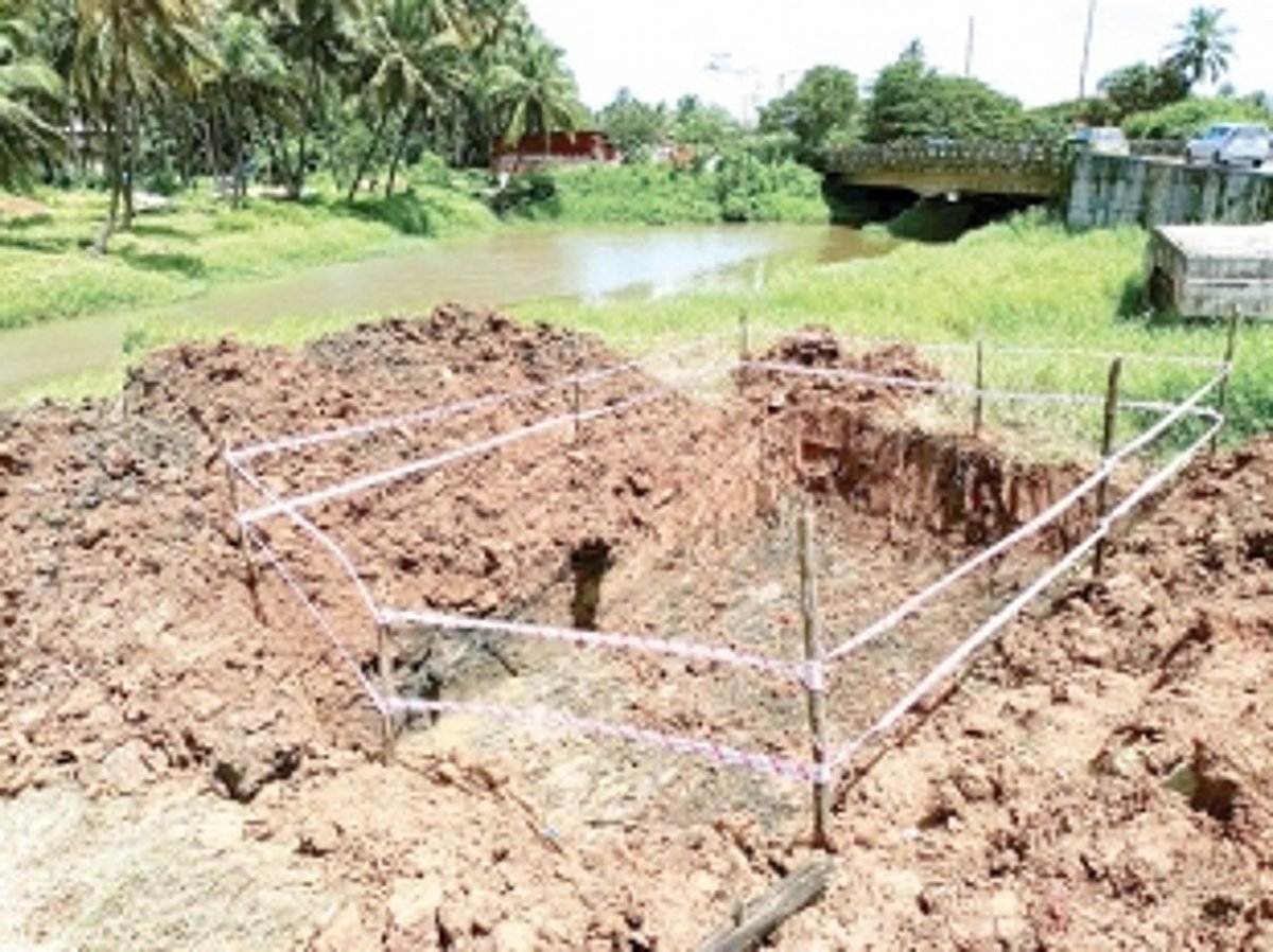 Benaulim villagers protest excavation  works on the edge of River Sal