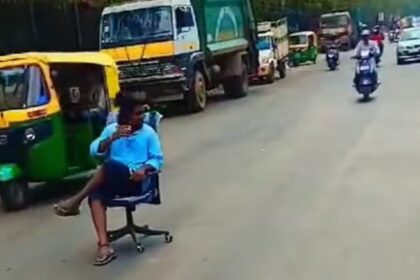 Bengaluru man arrested after sipping tea in the middle of a busy road; video goes viral