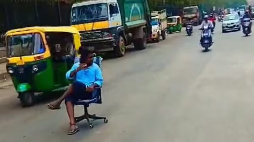 Bengaluru man arrested after sipping tea in the middle of a busy road; video goes viral 1 Bengaluru man arrested after sipping tea in the middle of a busy road; video goes viral