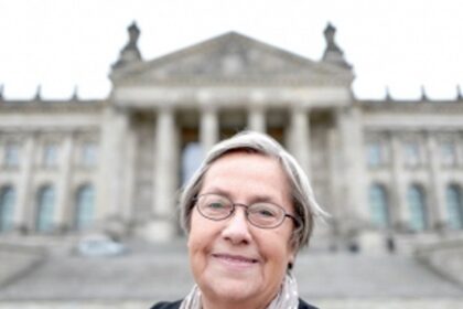 Berlin woman revives Red Army ghosts in Reichstag graffiti