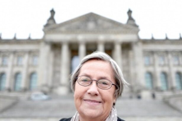 Berlin woman revives Red Army ghosts in Reichstag graffiti