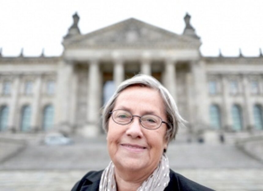 Berlin woman revives Red Army ghosts in Reichstag graffiti