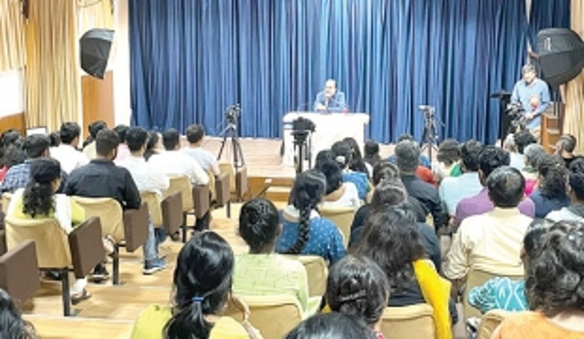 Best-selling author Acharya Prashant’s lecture held at GU