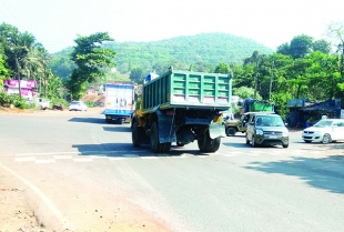 Bethora locals demand  flyover at main junction