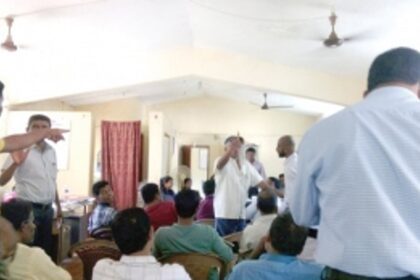 Bhironda villagers complain of dust,  noise pollution by stone crusher