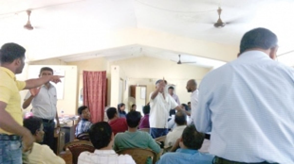 Bhironda villagers complain of dust,  noise pollution by stone crusher