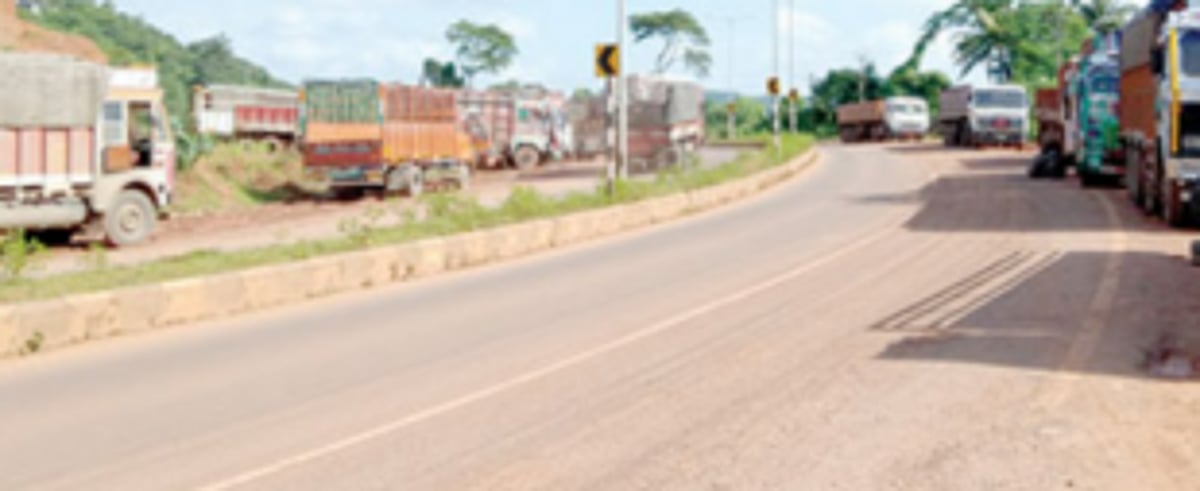 Bhoma locals oppose road  widening, vow to save temples