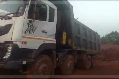 Bicholim Truck Owners Protest Against 12-Wheeler Ore Transport by Vedanta Contractor