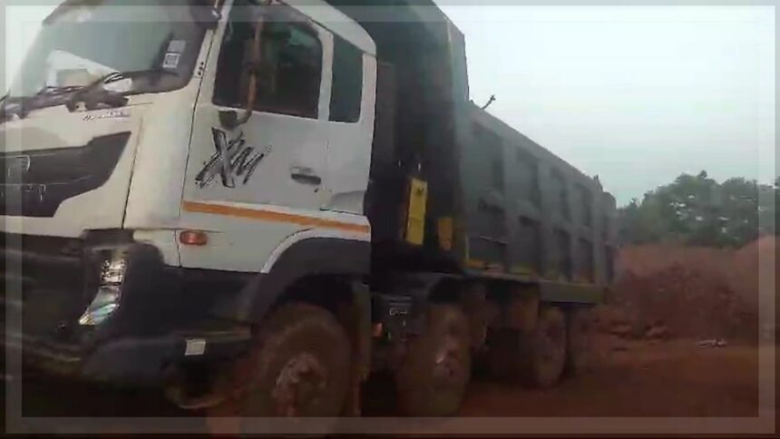 Bicholim Truck Owners Protest Against 12-Wheeler Ore Transport by Vedanta Contractor