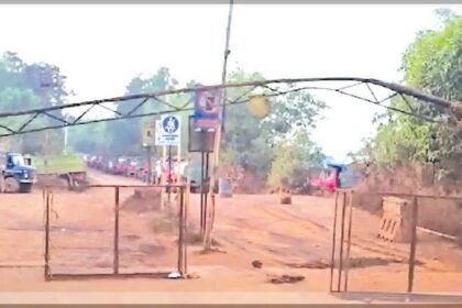 Bicholim Truckers Halt Iron Ore Transport in Protest Against Outsourcing