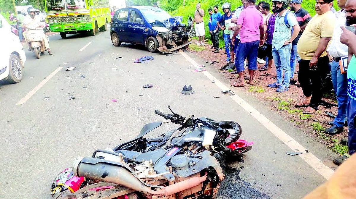 Bike collides head on with car at Usgao, rider critically injured