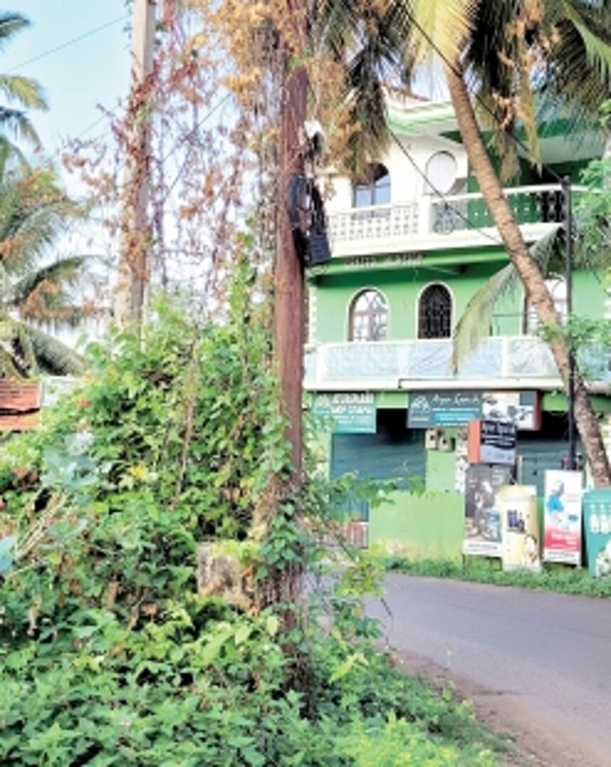 Blind corners at Benaulim