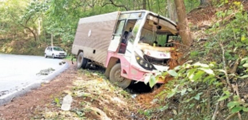 Blind curves trouble motorists at Karmalghat 1 Blind curves trouble motorists at Karmalghat