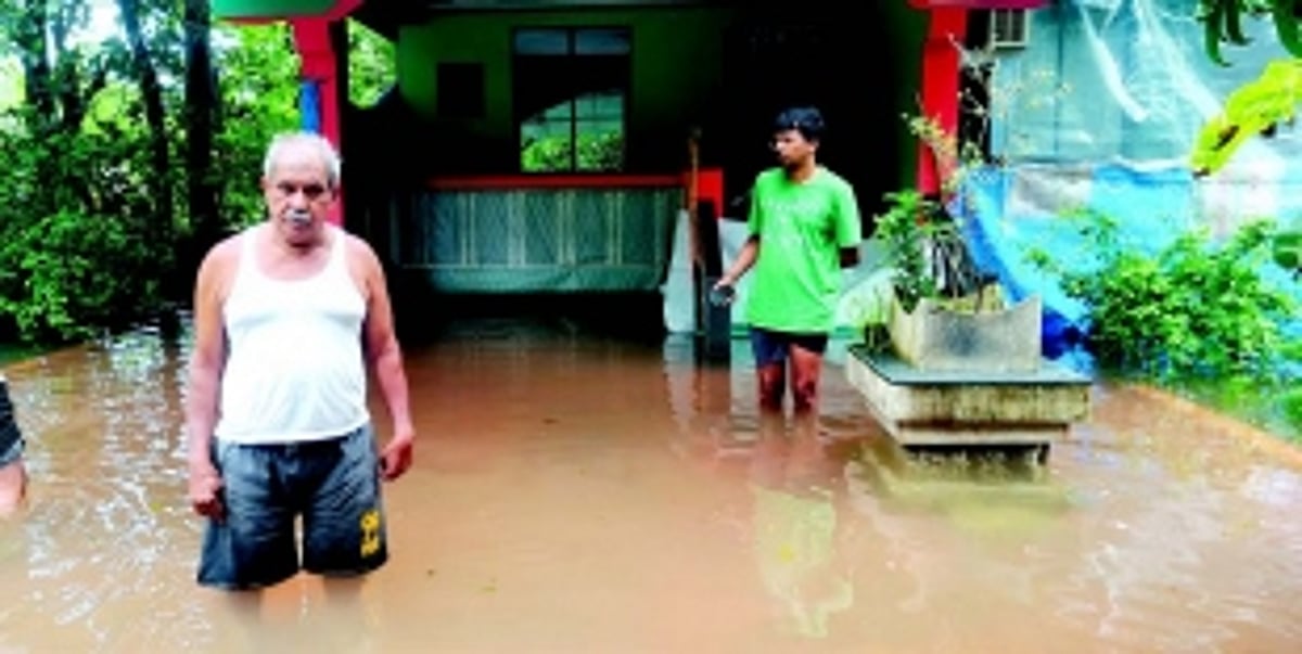 Blocked drains lead to flooding in Raia, water enters six homes