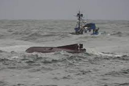 Boat capsises in Betul, no casualty