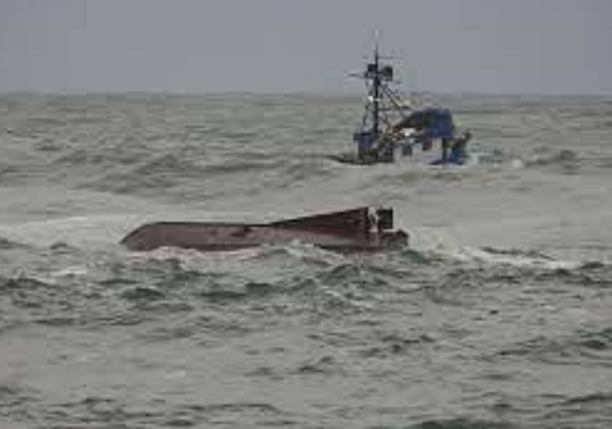 Boat capsises in Betul, no casualty