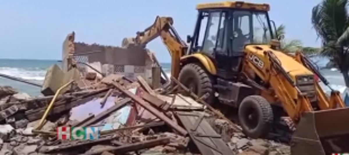 Bogmalo Panchayat  demolishes illegal shack