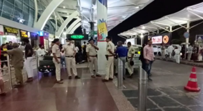 Bomb call on Moscow-Goa flight puts Dabolim Airport on high alert, no suspicious items discovered 1 Bomb call on Moscow-Goa flight puts Dabolim Airport on high alert, no suspicious items discovered