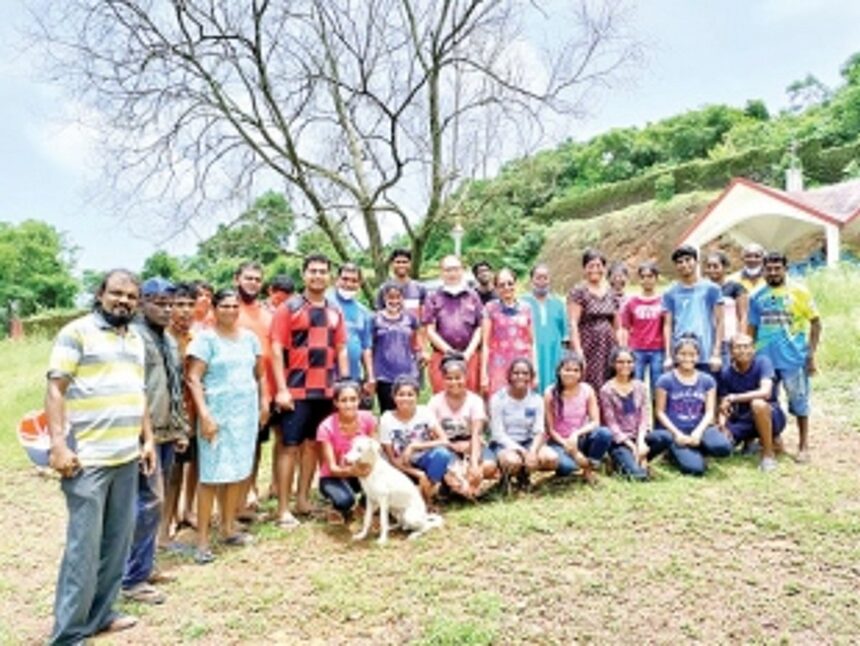 Borda parishioners, youth hold tree plantation drive 1 Borda parishioners, youth hold tree plantation drive