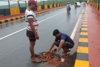 Borim bridge plagued with potholes; temporary soling begins