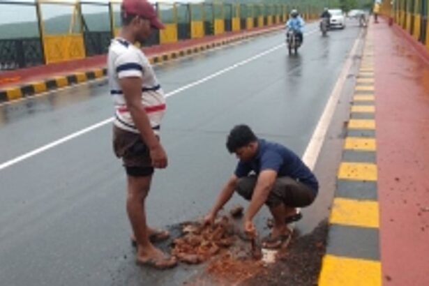 Borim bridge plagued with potholes; temporary soling begins