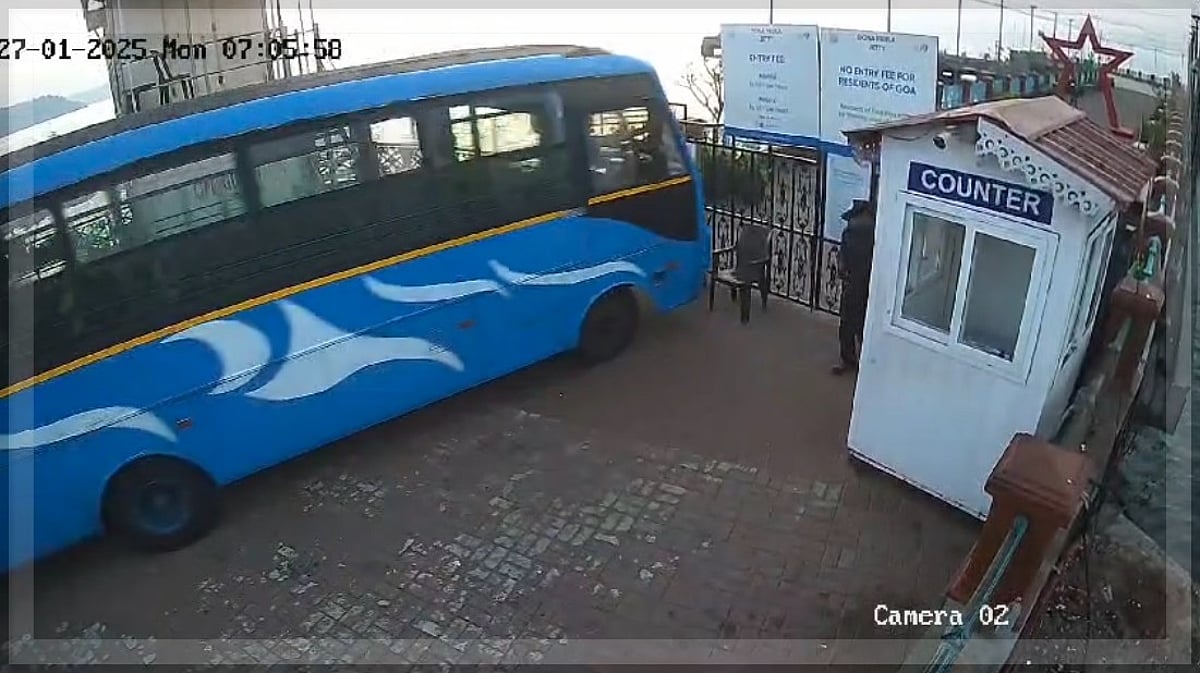 Brake Failure Causes Bus to Ram Through Dona Paula Jetty Gates