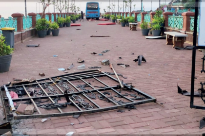 Brake Failure Causes Private Bus to Crash at Dona Paula Jetty, No Injuries Reported