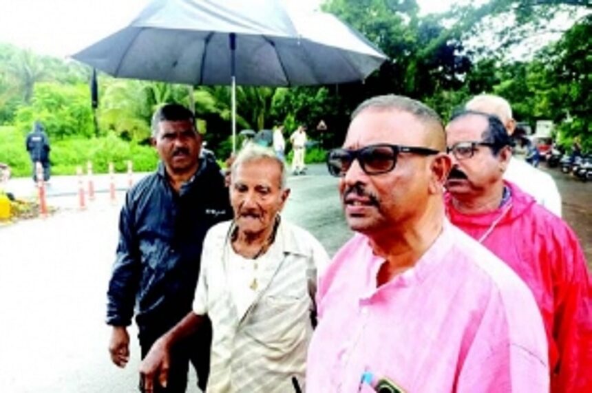 Bridge row: Farmers school PWD officials about khazan ecosystem, CRZ’s no-development rule 1 Bridge row: Farmers school PWD officials about khazan ecosystem, CRZ’s no-development rule