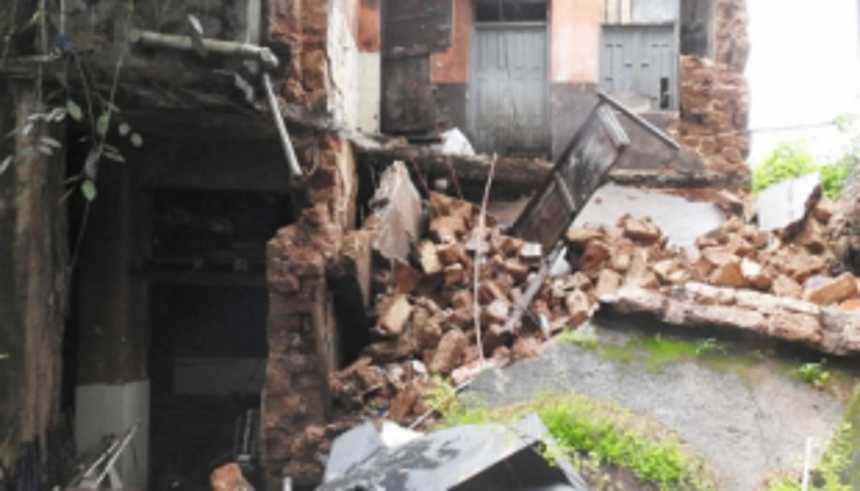 Building collapse at Gandhi Market: PWD begins clearing of debris 1 Building collapse at Gandhi Market: PWD begins clearing of debris