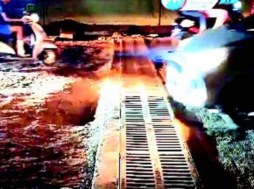 Bump at the end of Smart road from Bal Bhavan to Caculo Mall rattles commuters