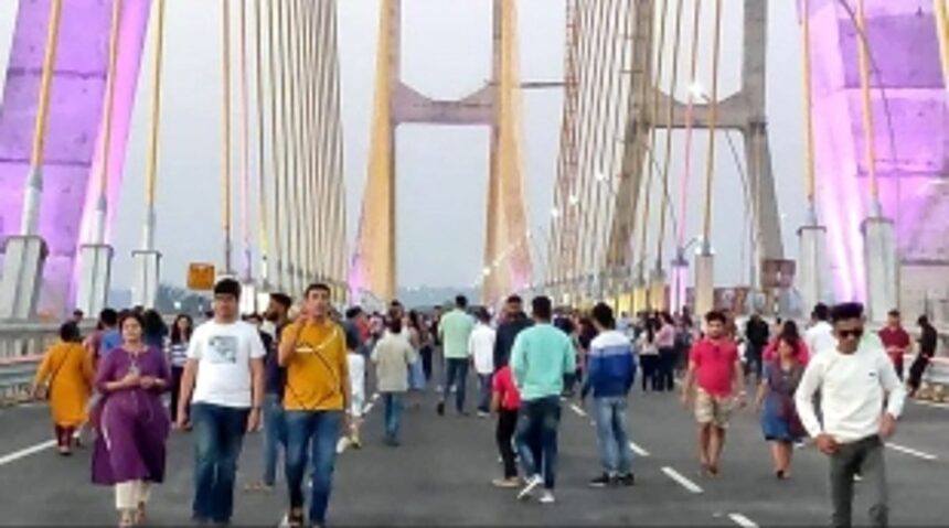 Bumper-to-bumper traffic for 3rd day; No more selfies, New Zuari Bridge to remain closed today 1 Bumper-to-bumper traffic for 3rd day; No more selfies, New Zuari Bridge to remain closed today
