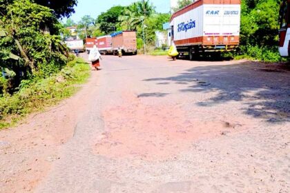 Bumpy & dusty ride for workers on road to Kundaim ind estate