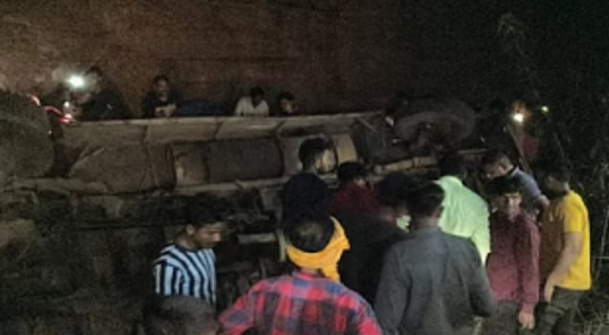 Bus carrying distillery firm workers falls into ditch in Durg, Chhattisgarh; 12 dead and 14 injured
