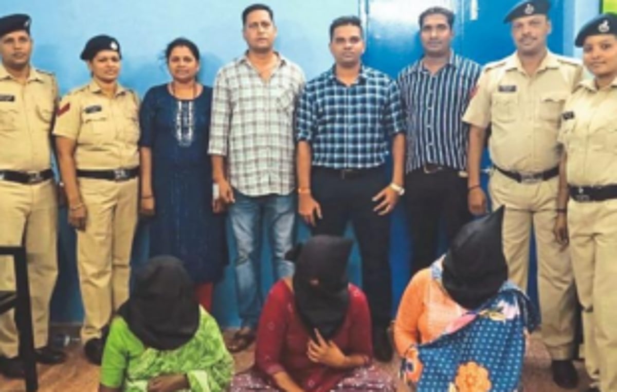 Bus driver helps nab Bangla women gold snatchers